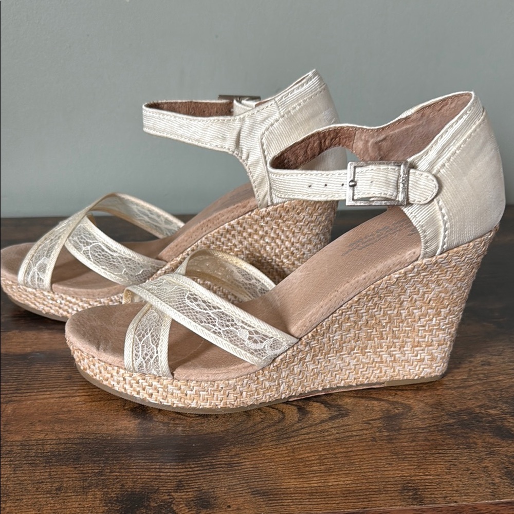 Tom’s Elegant Cream Wedge Sandals